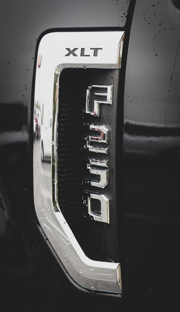 Used 2019 Ford F250 XLT w/ XLT Premium Package image 6