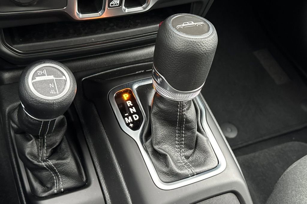 Used 2025 Jeep Gladiator Sport AWD/4WD image 23