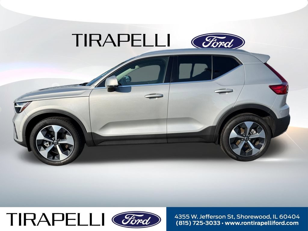 Used 2025 Volvo XC40 B5 Plus AWD/4WD image 2
