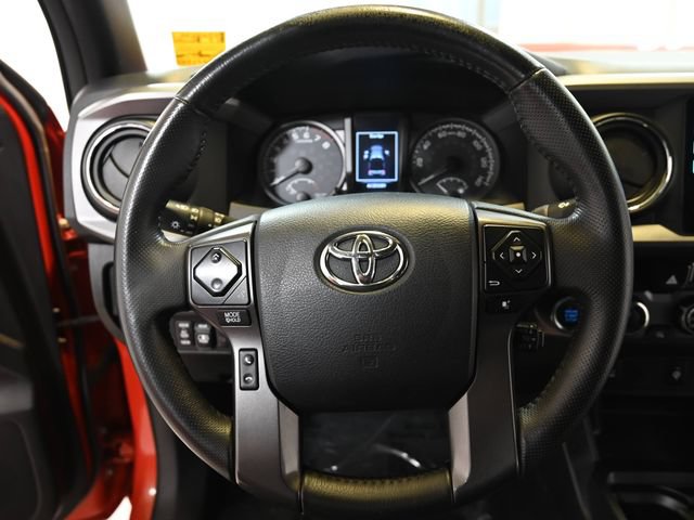 Used 2017 Toyota Tacoma TRD Sport w/ Tow Package (A/T) AWD/4WD image 4