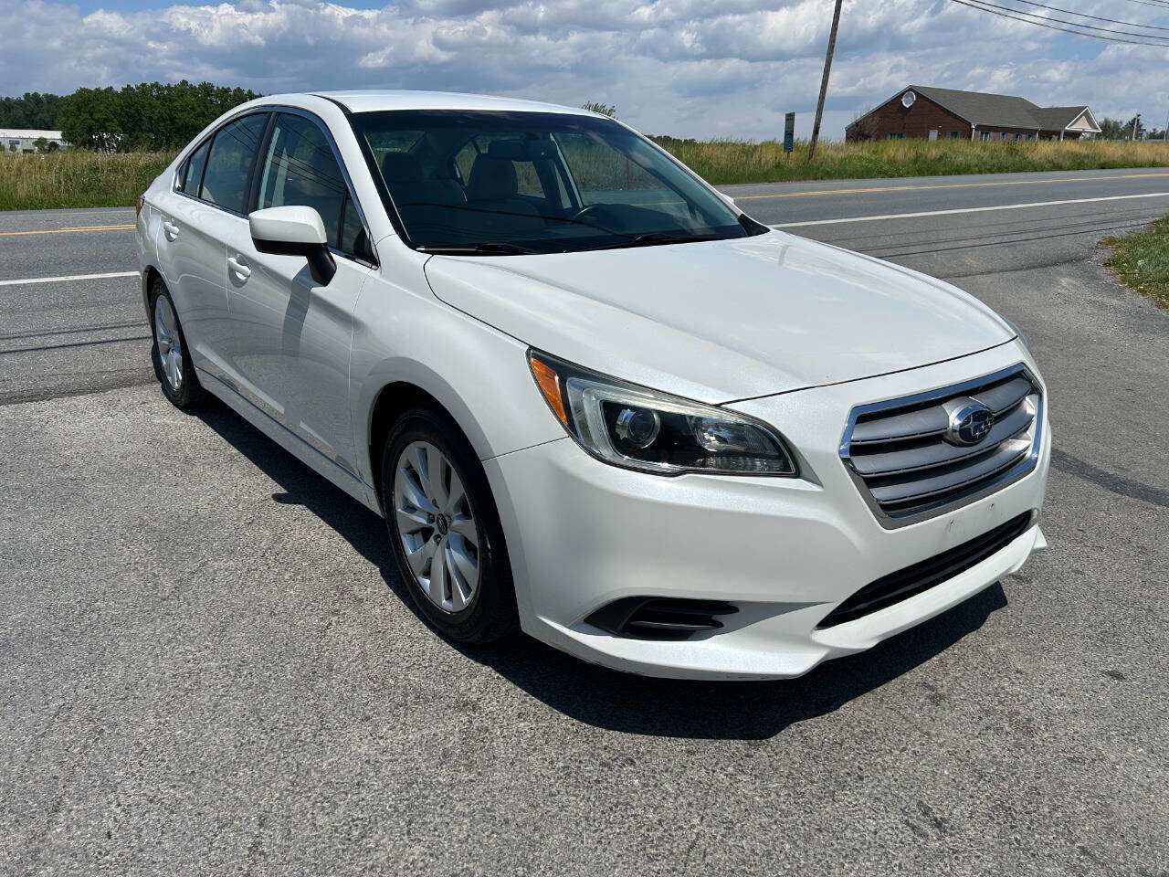 Used 2015 Subaru Legacy 2.5i Premium AWD/4WD image 2