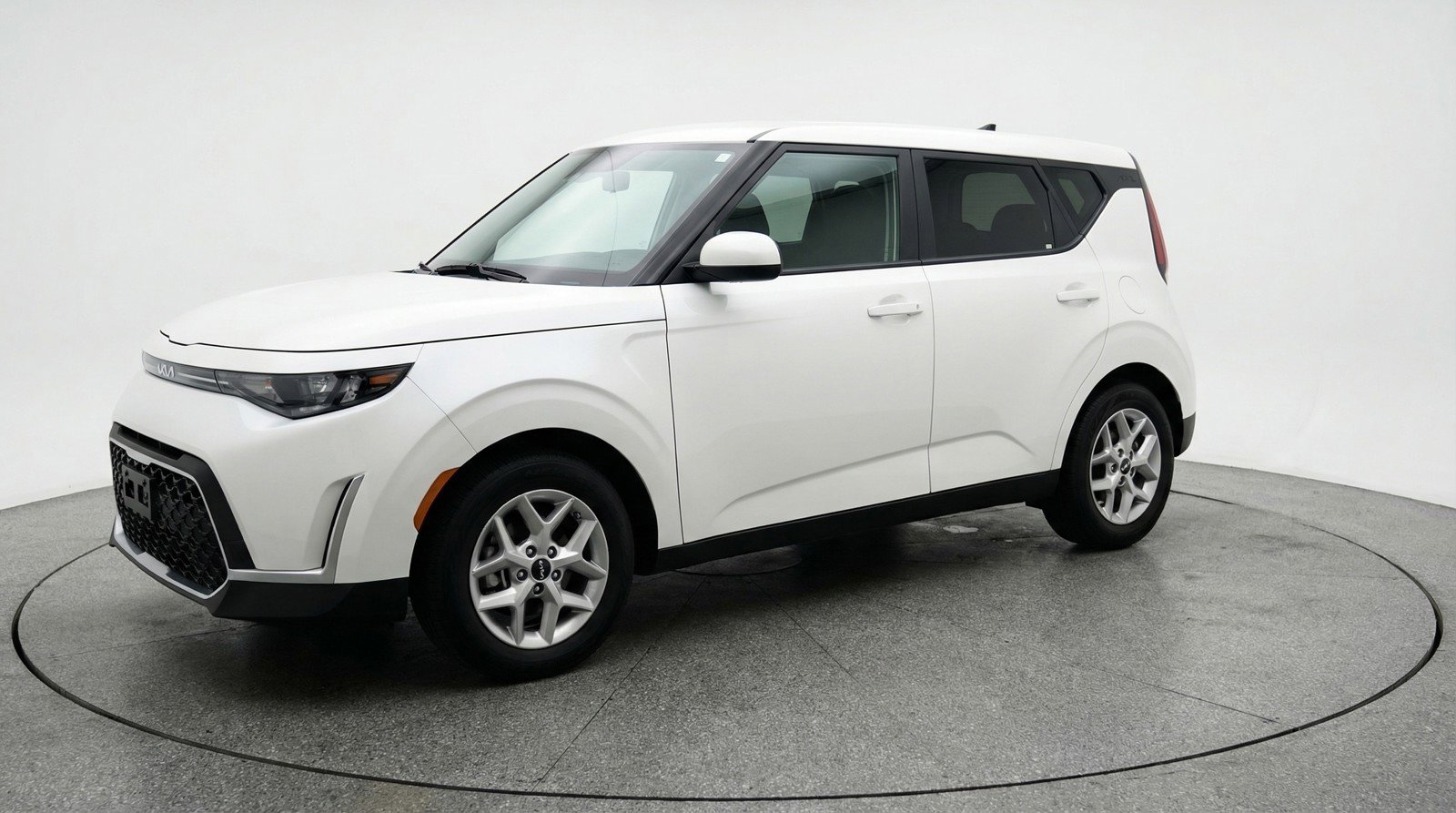 Used 2025 Kia Soul LX w/ LX Technology Package image 3