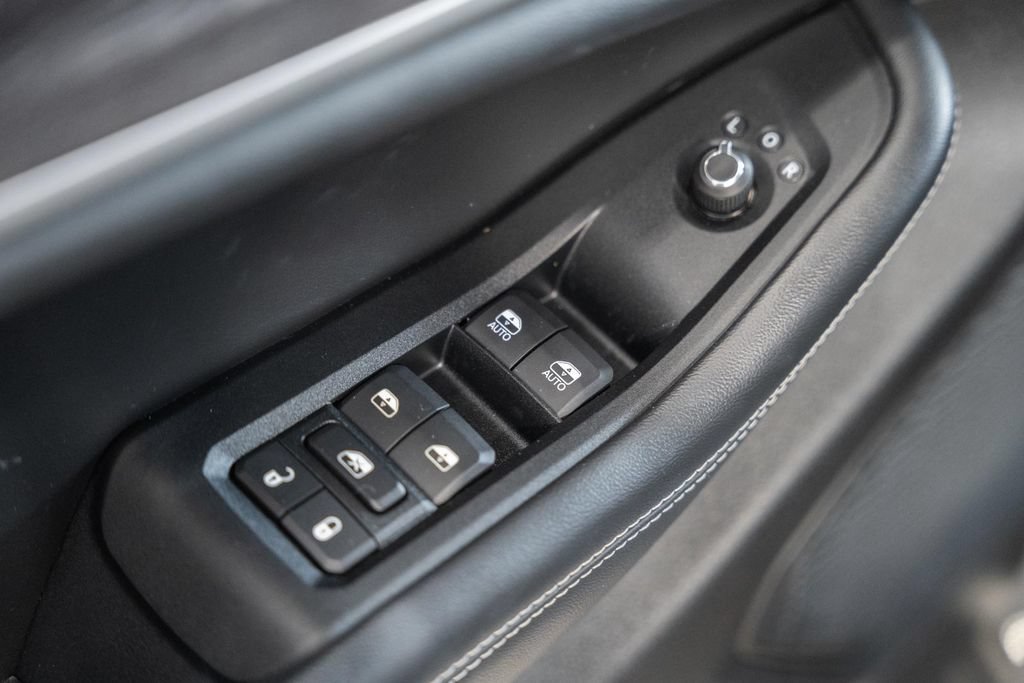Used 2023 Jeep Grand Cherokee Limited AWD/4WD image 39