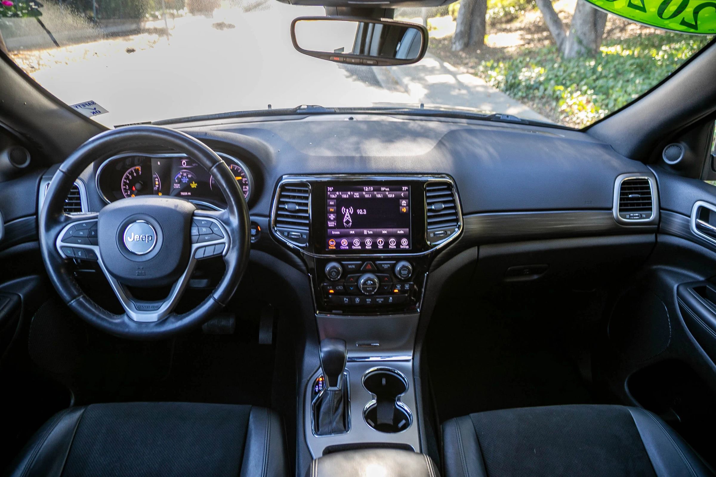 Used 2020 Jeep Grand Cherokee Altitude image 22