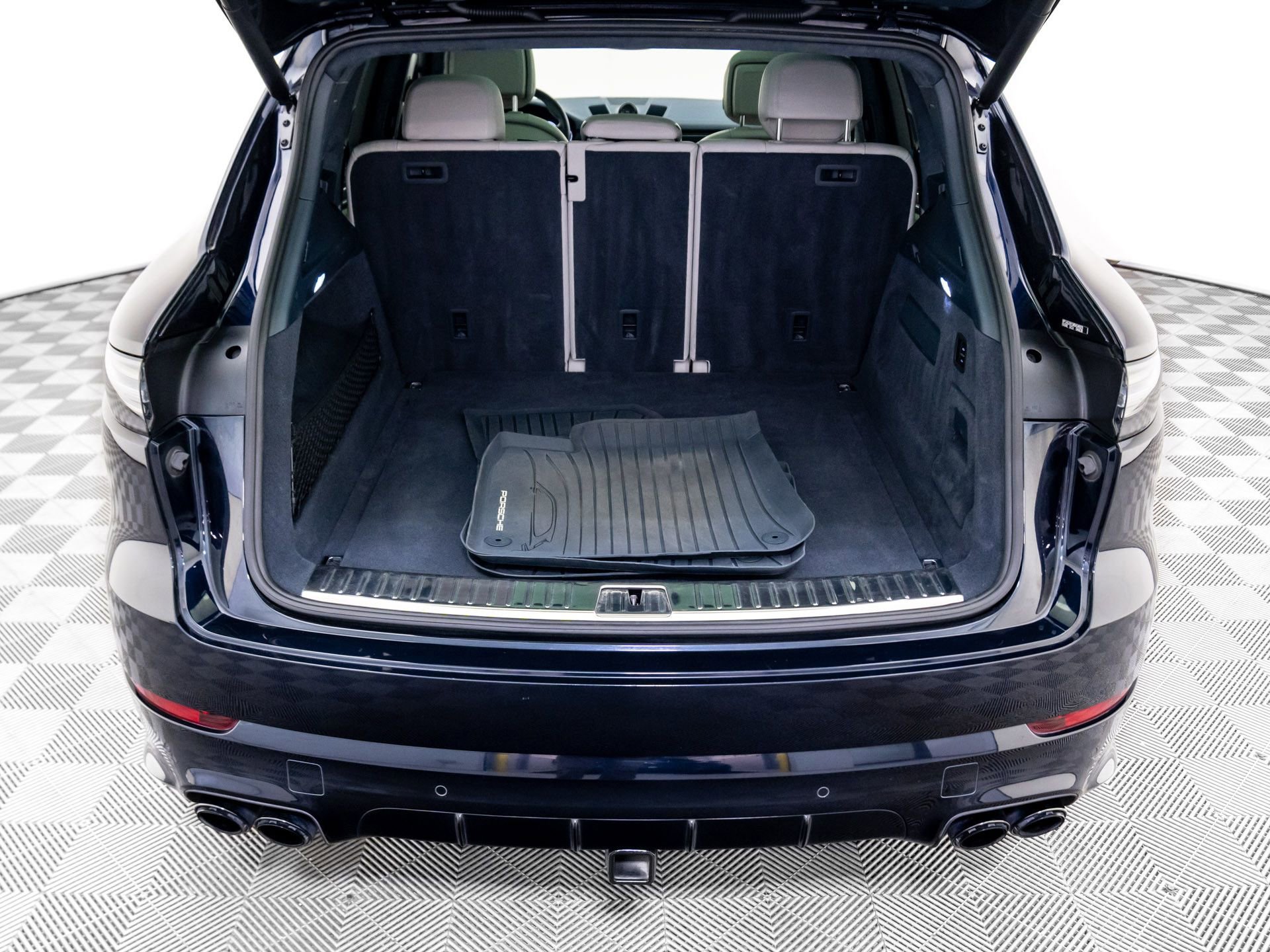 Used 2021 Porsche Cayenne GTS image 31