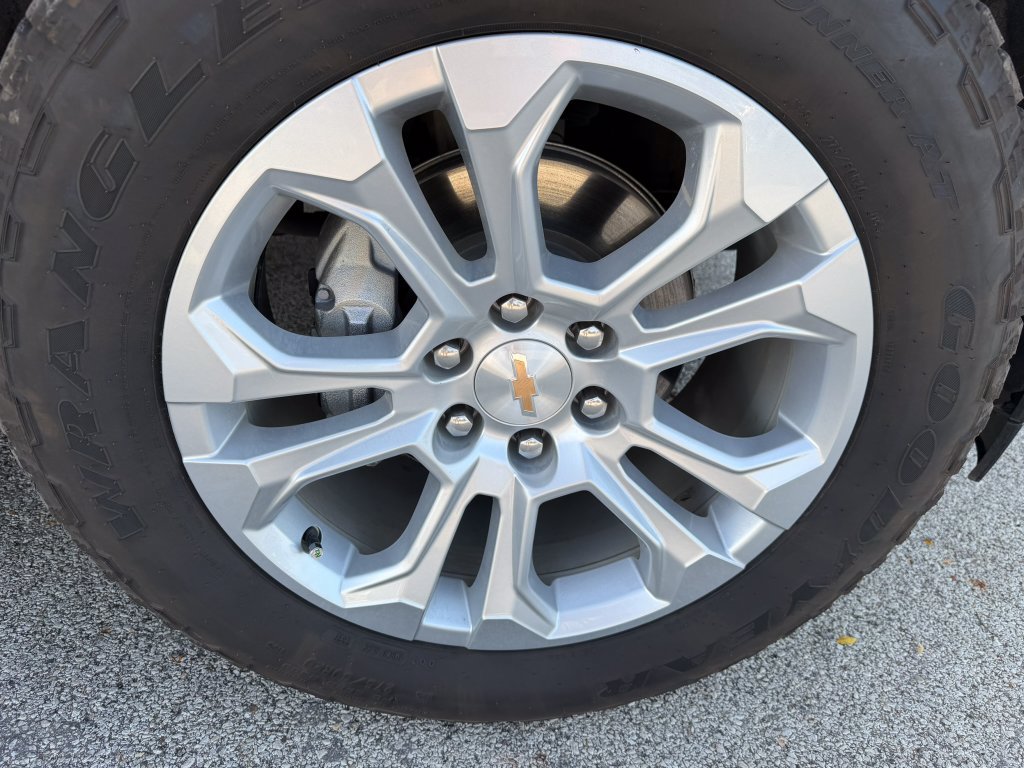 Used 2025 Chevrolet Silverado 1500 LTZ AWD/4WD image 33