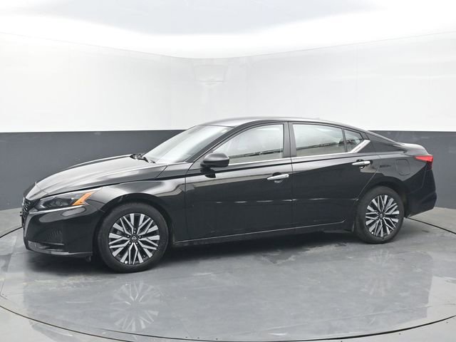 Used 2025 Nissan Altima 2.5 SV image 2