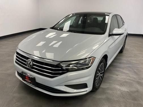 Used 2019 Volkswagen Jetta SE FWD image 2