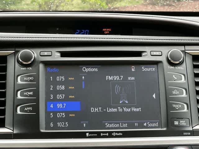 Used 2016 Toyota Highlander XLE AWD/4WD image 12