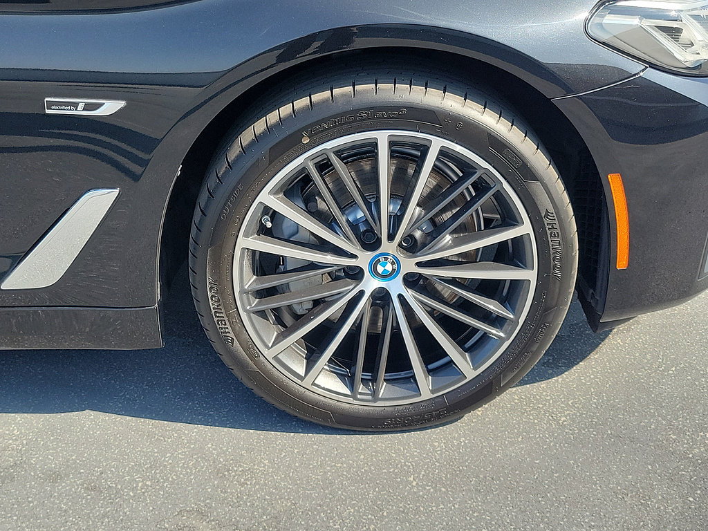 Used 2023 BMW 530e w/ Convenience Package RWD image 5