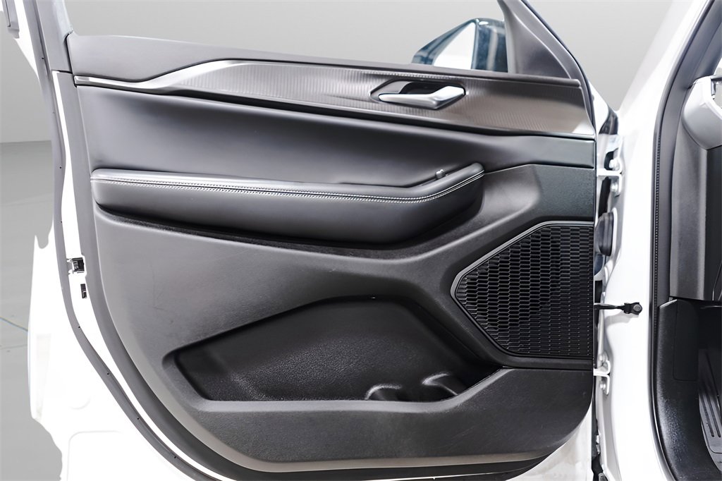 Used 2023 Jeep Grand Cherokee Altitude image 25