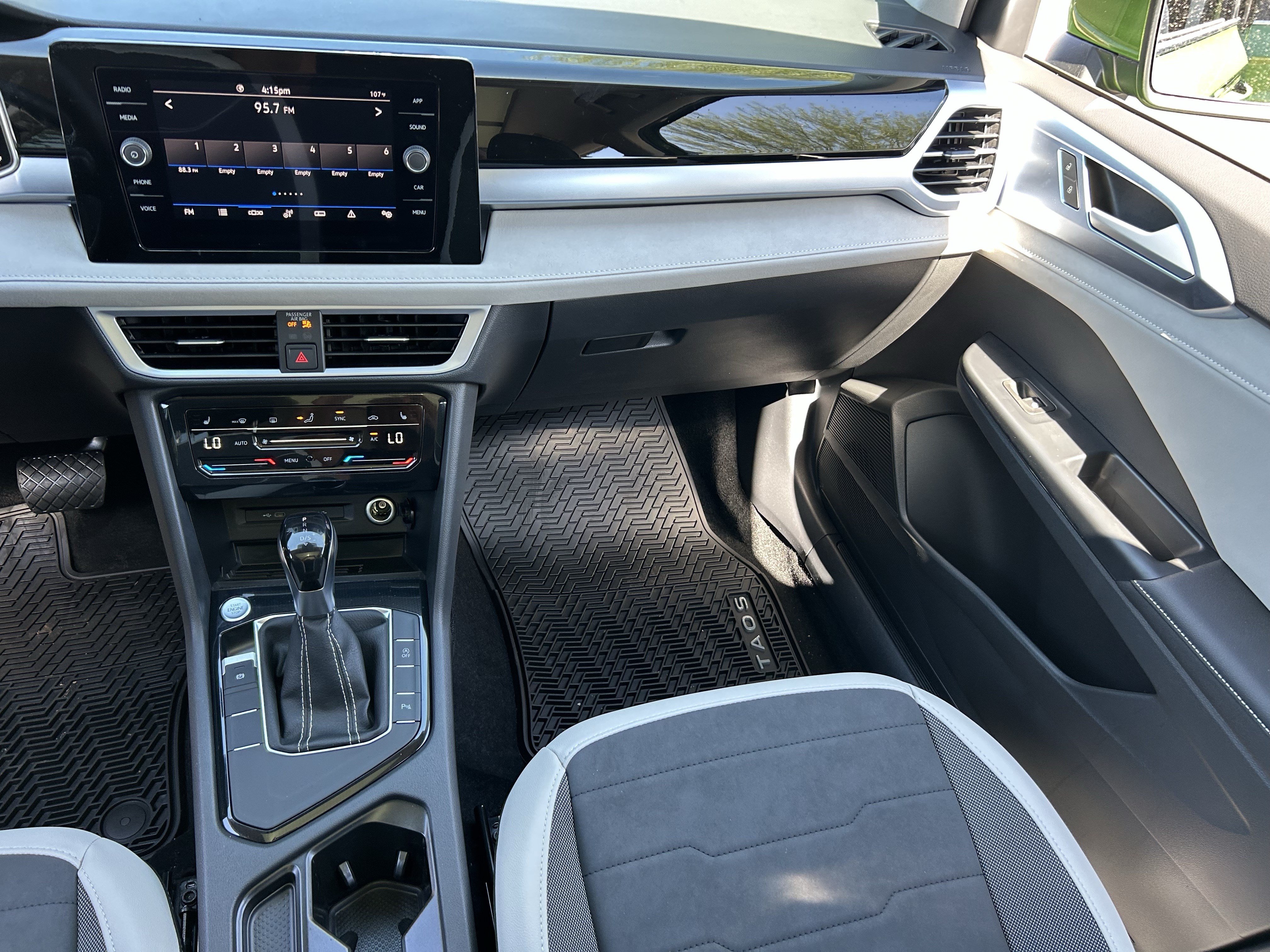 New 2026 Volkswagen Taos SE FWD image 13