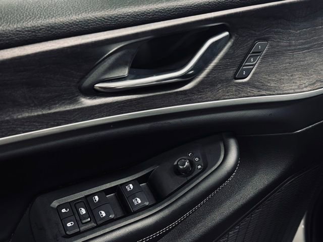 Certified 2025 Jeep Grand Cherokee Limited image 13