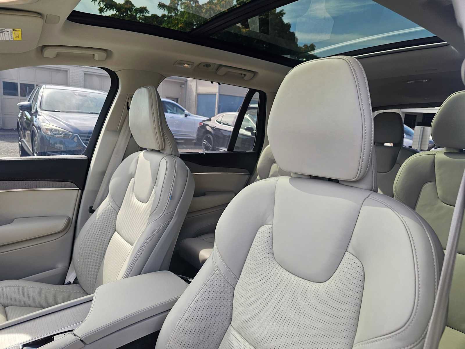 Used 2025 Volvo XC90 B6 Ultra w/ Protection Package Premier AWD/4WD image 23