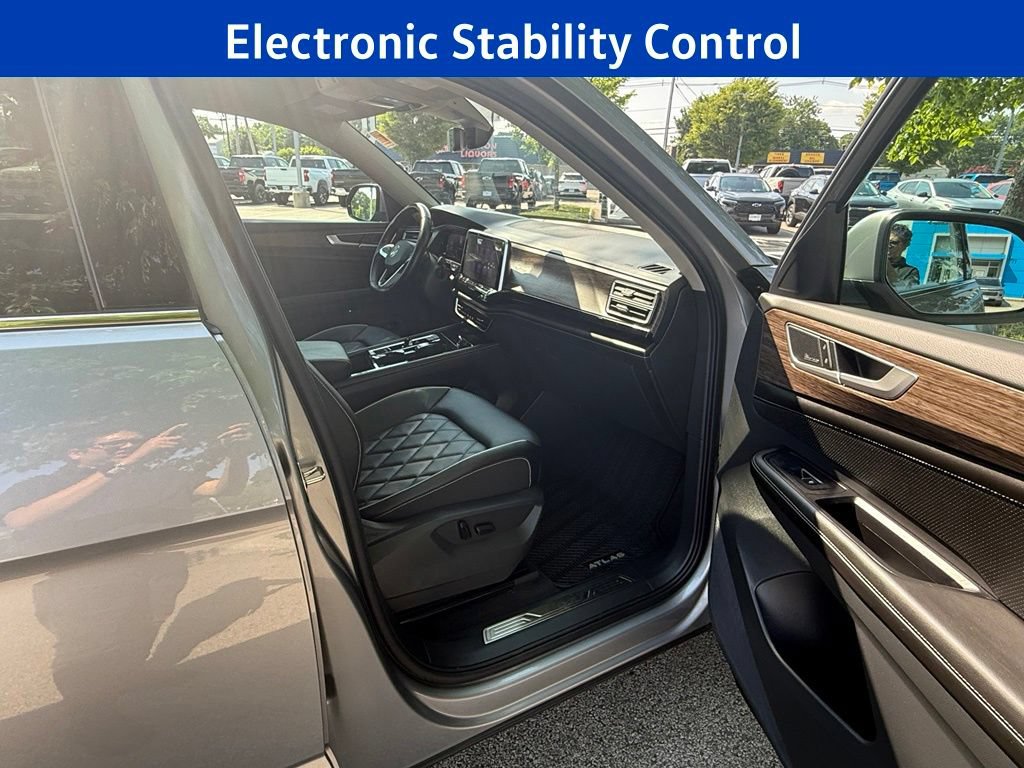 Used 2024 Volkswagen Atlas SEL Premium R-Line AWD/4WD image 17