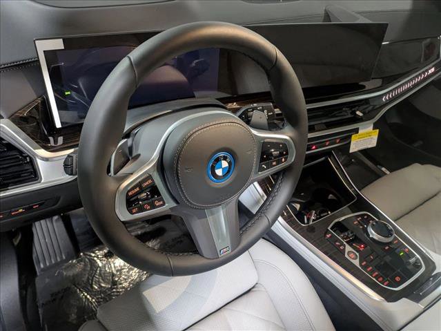 New 2026 BMW X5 xDrive50e w/ Executive Package image 3