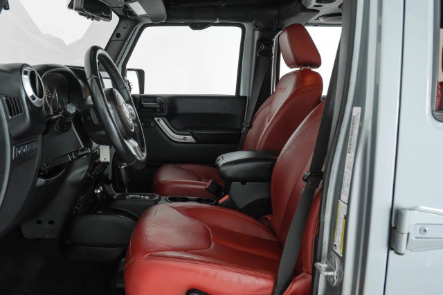 Used 2013 Jeep Wrangler Unlimited Rubicon image 27