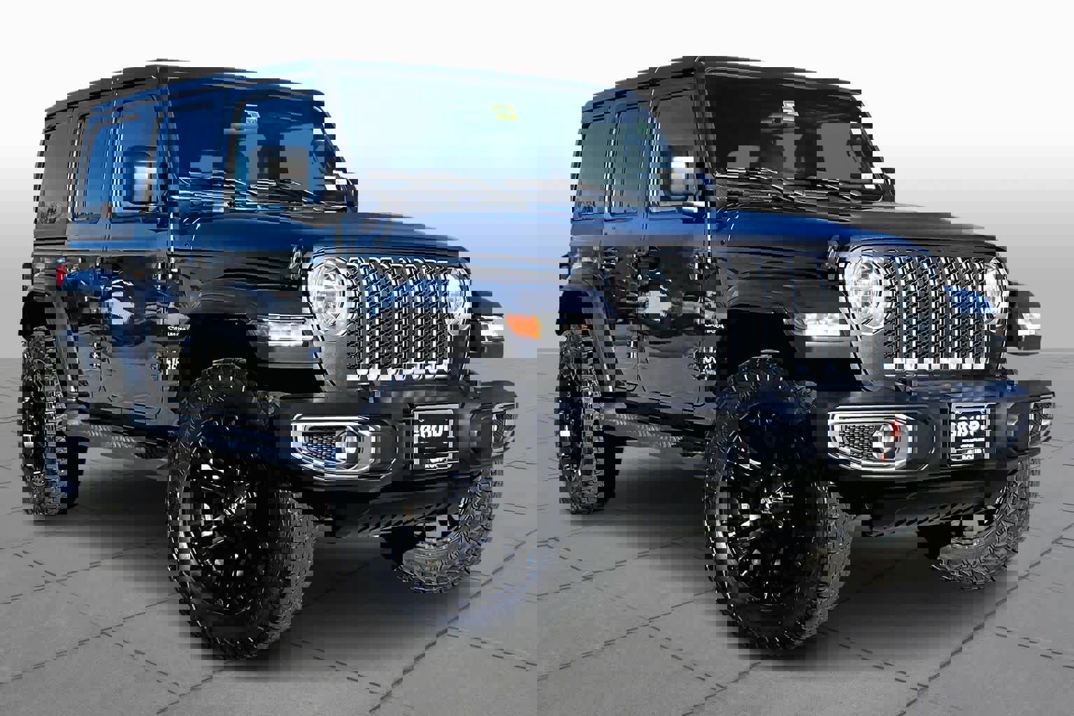 Used 2019 Jeep Wrangler Unlimited Sahara image 2