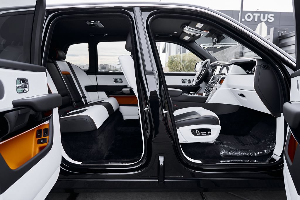 Used 2026 Rolls-Royce Cullinan AWD/4WD image 26