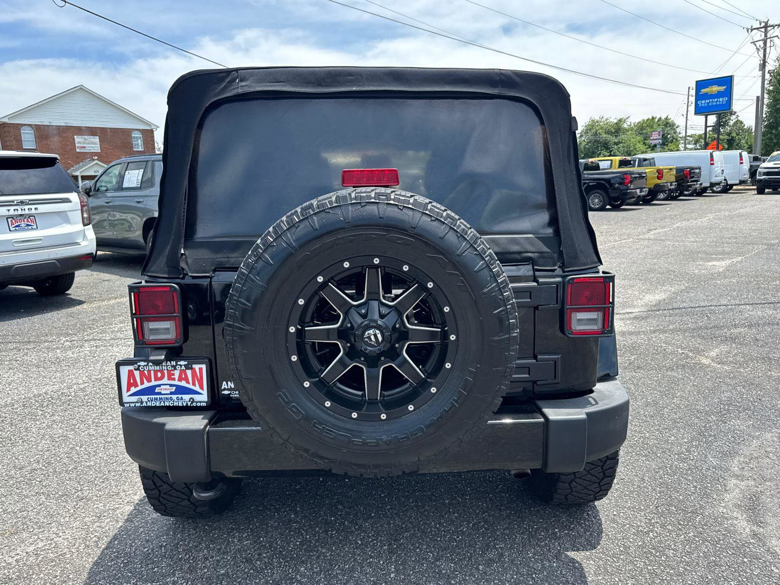 Used 2018 Jeep Wrangler Unlimited Sahara AWD/4WD image 6