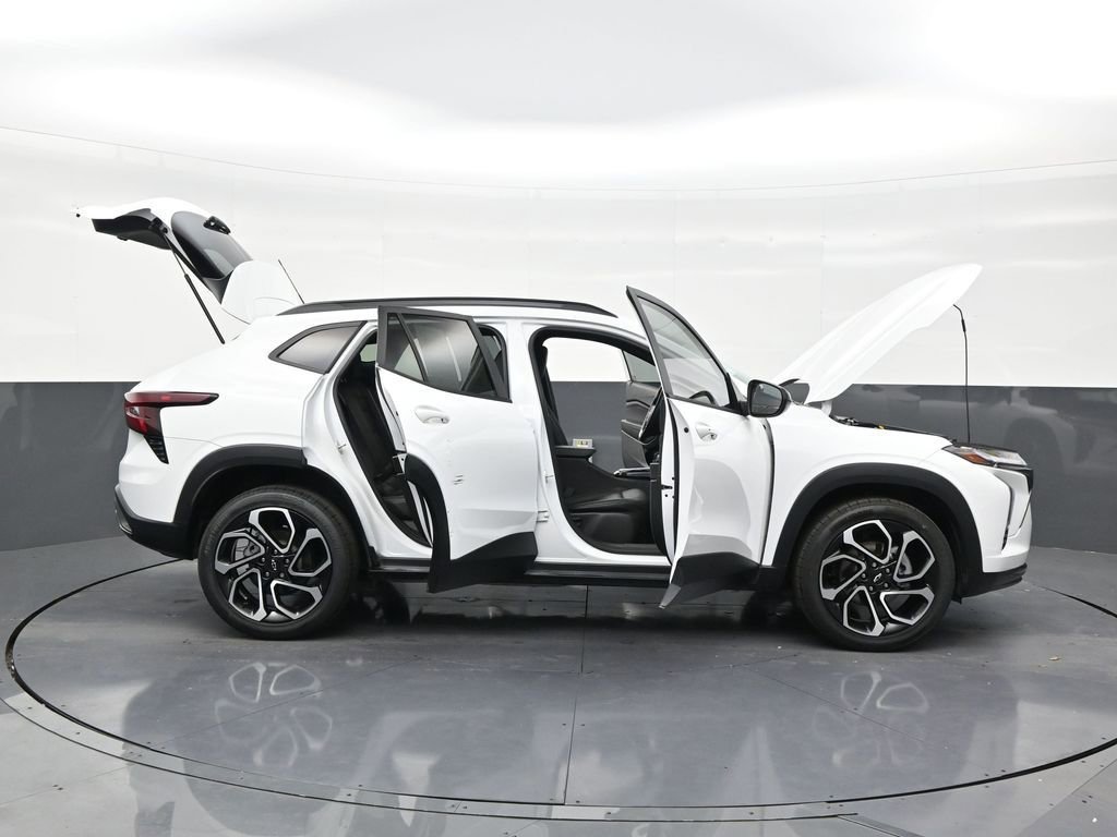 Used 2024 Chevrolet Trax RS FWD image 30