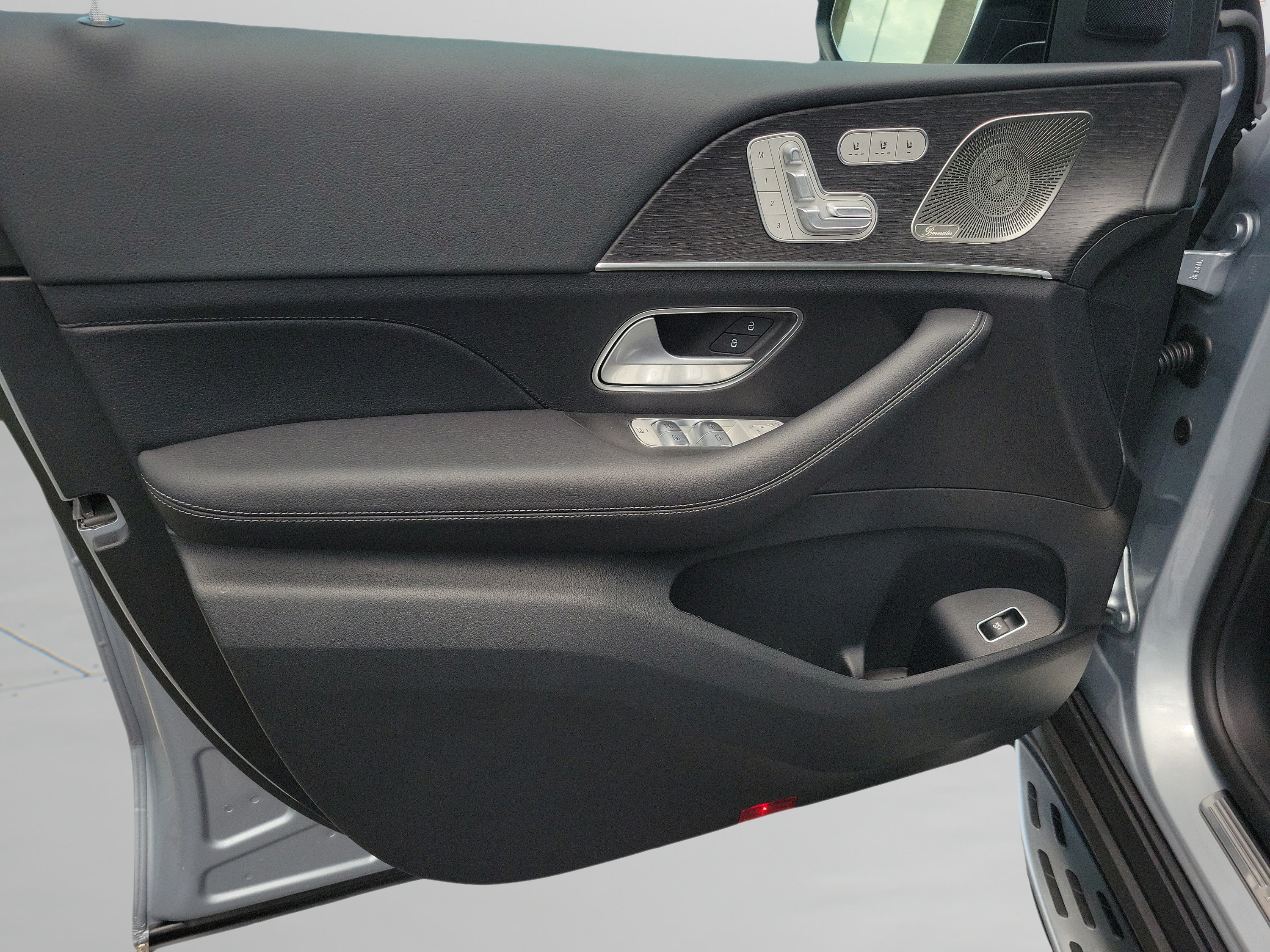 New 2026 Mercedes-Benz GLS 450 4MATIC image 17
