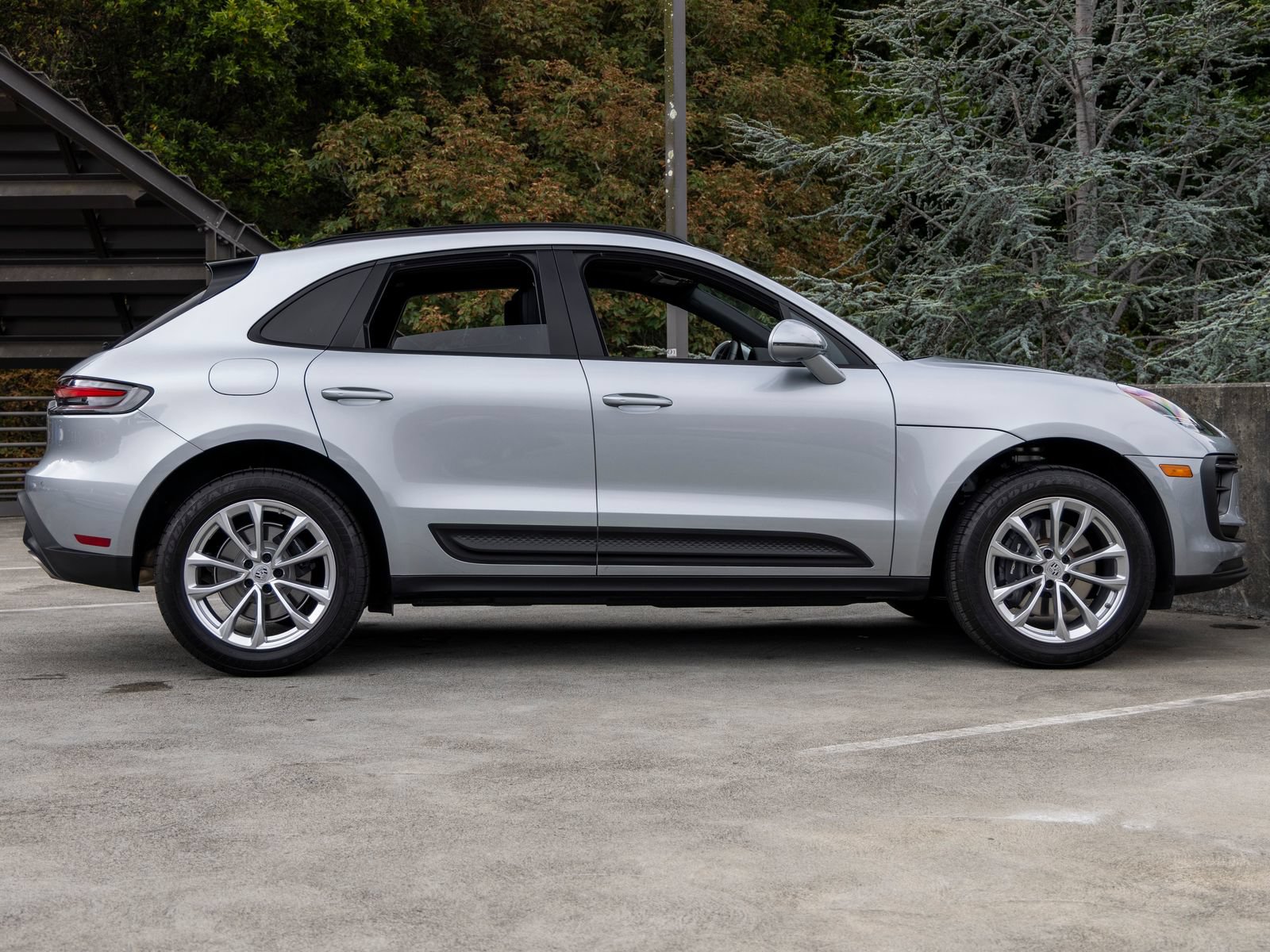 Used 2026 Porsche Macan AWD/4WD image 12