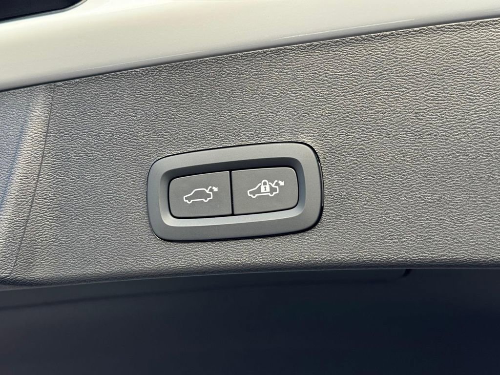 New 2026 Volvo XC40 B5 Ultra w/ Climate Package AWD/4WD image 6