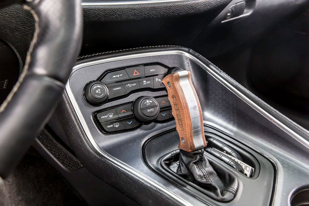 Used 2015 Dodge Challenger SRT w/ Technology Group image 27