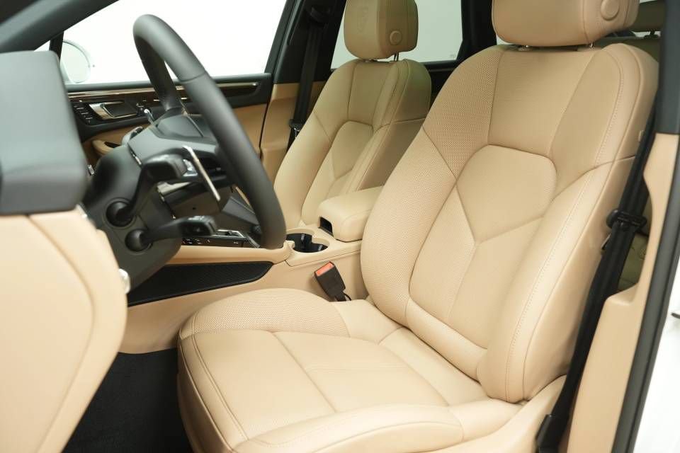 New 2026 Porsche Macan AWD/4WD image 5