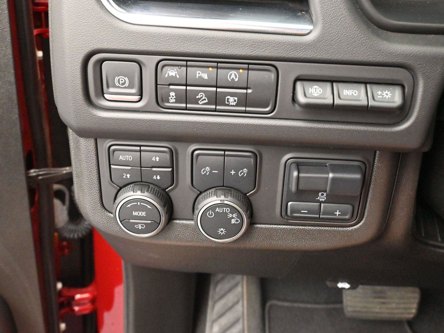 Used 2024 Chevrolet Suburban High Country image 23