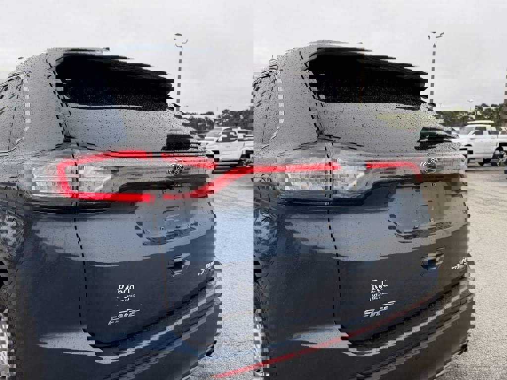 Used 2018 Ford Edge Titanium w/ Technology Package image 12