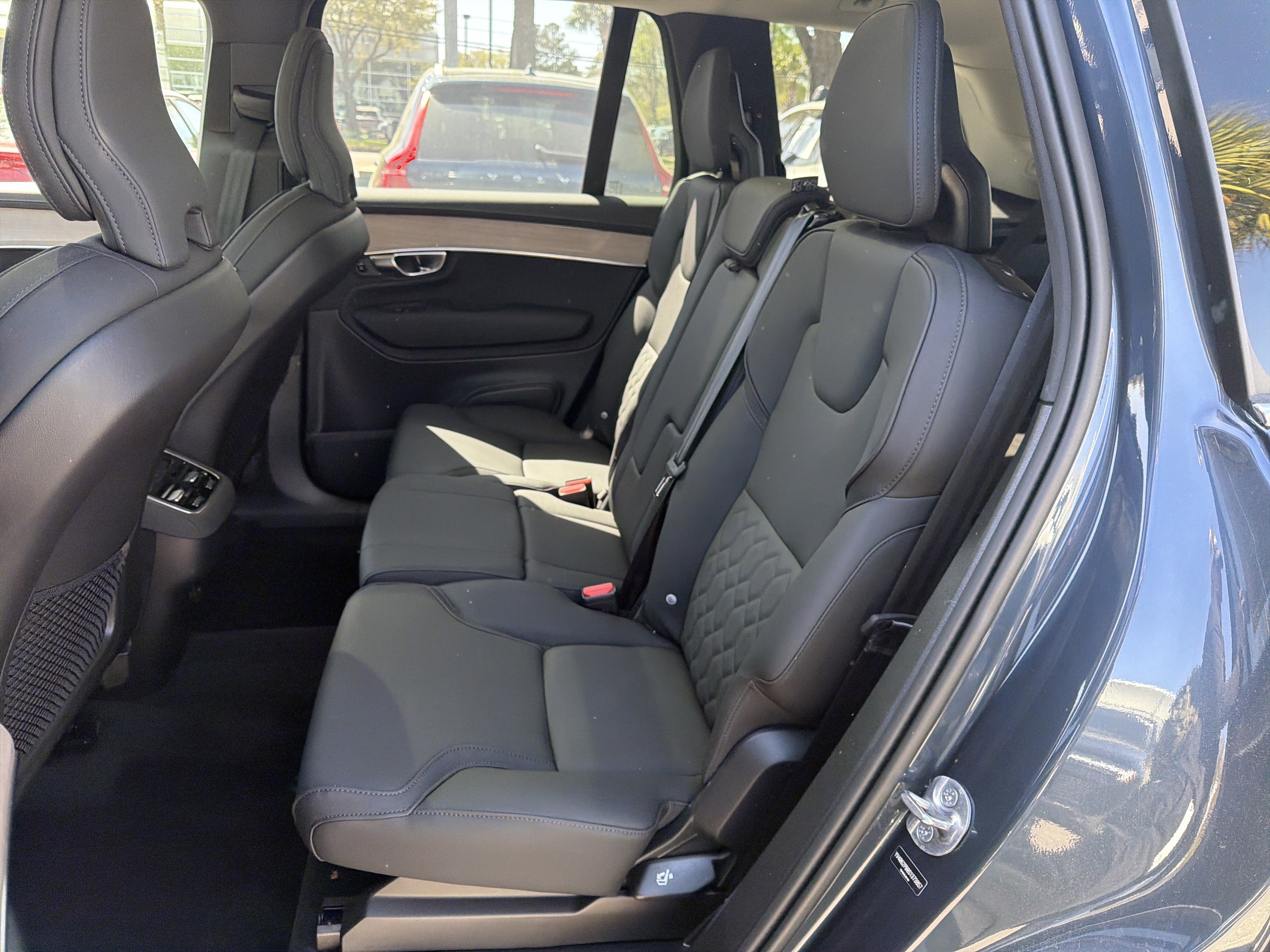 Used 2025 Volvo XC90 B6 Plus image 32