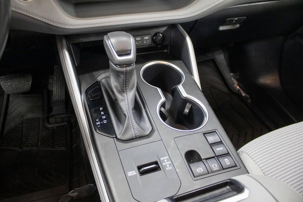 Used 2024 Toyota Highlander LE image 10