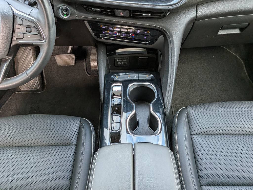 Used 2022 Buick Envision Essence w/ Technology Package I FWD image 19