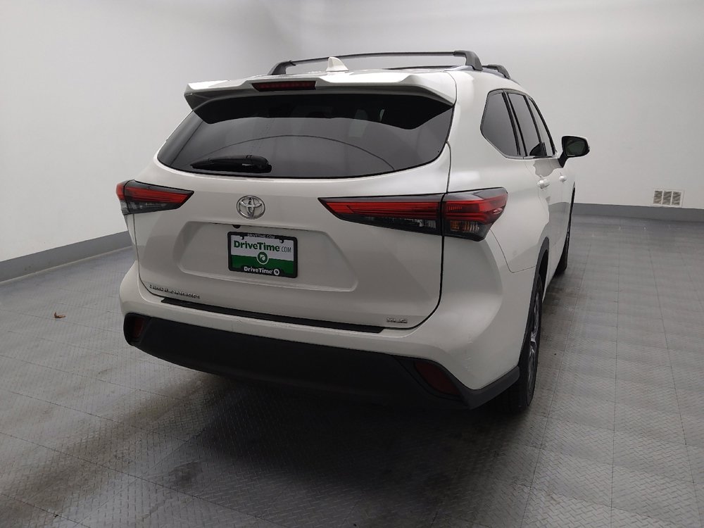 Used 2020 Toyota Highlander XLE FWD image 7