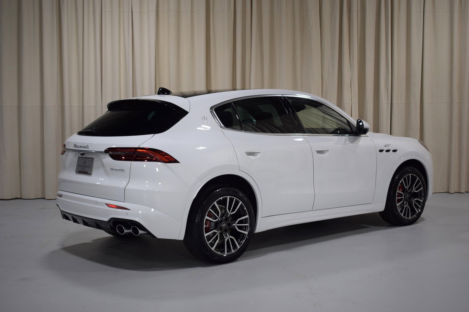 New 2024 Maserati Grecale GT image 9