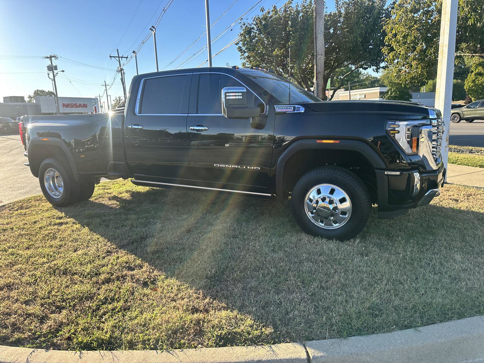 Used 2026 GMC Sierra 3500 Denali w/ Denali Reserve Package AWD/4WD image 1