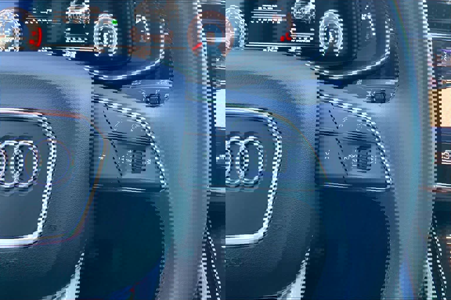 Used 2022 Audi Q8 Premium image 24