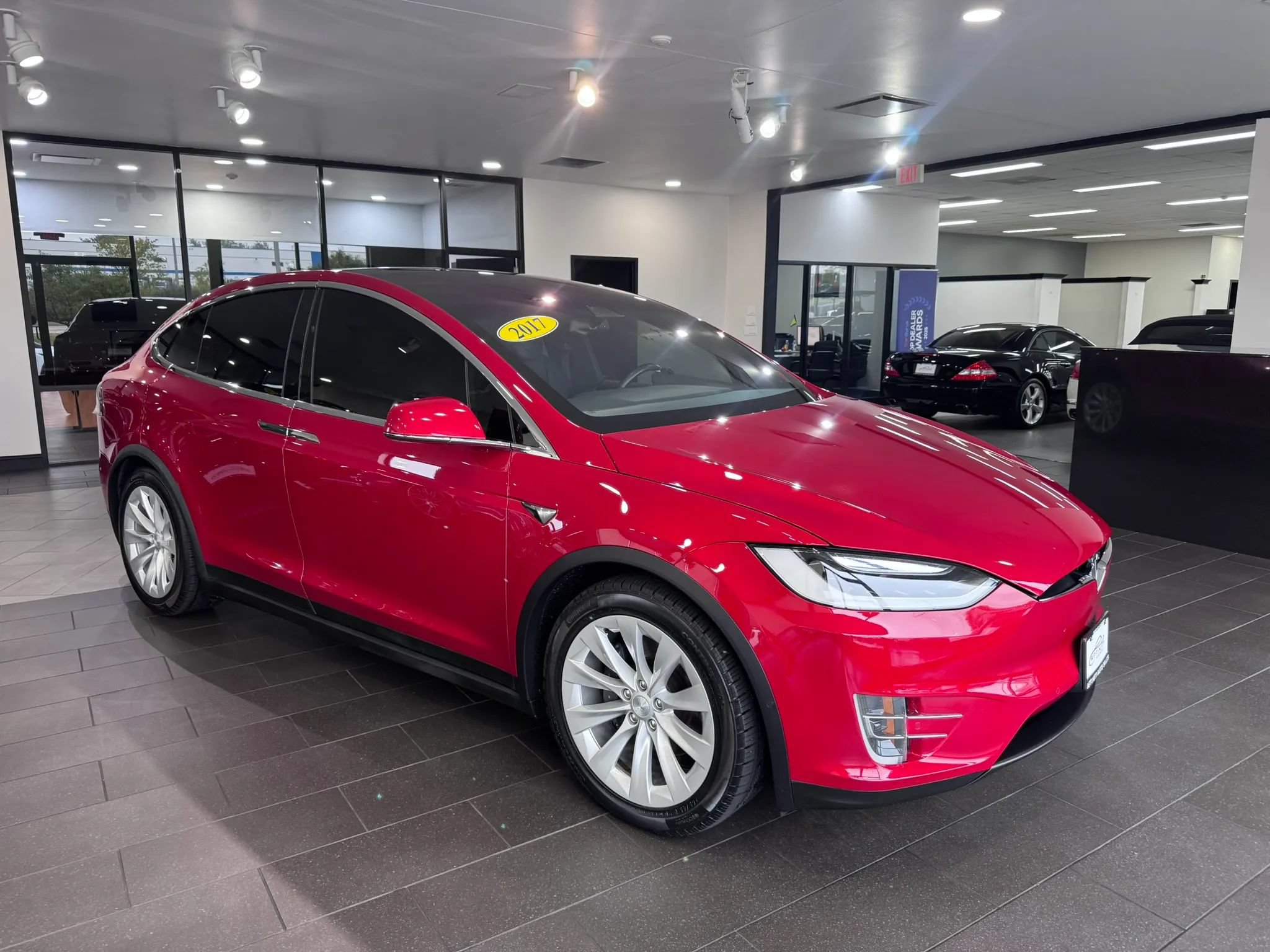 Used 2017 Tesla Model X 90D AWD/4WD image 3