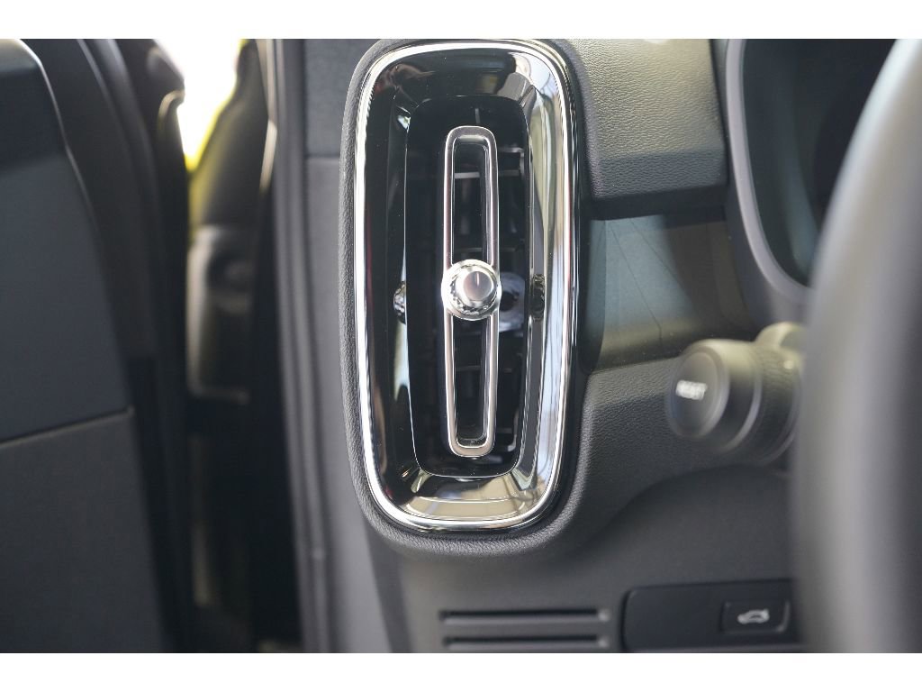 New 2025 Volvo EX40 Core w/ Climate Package image 21