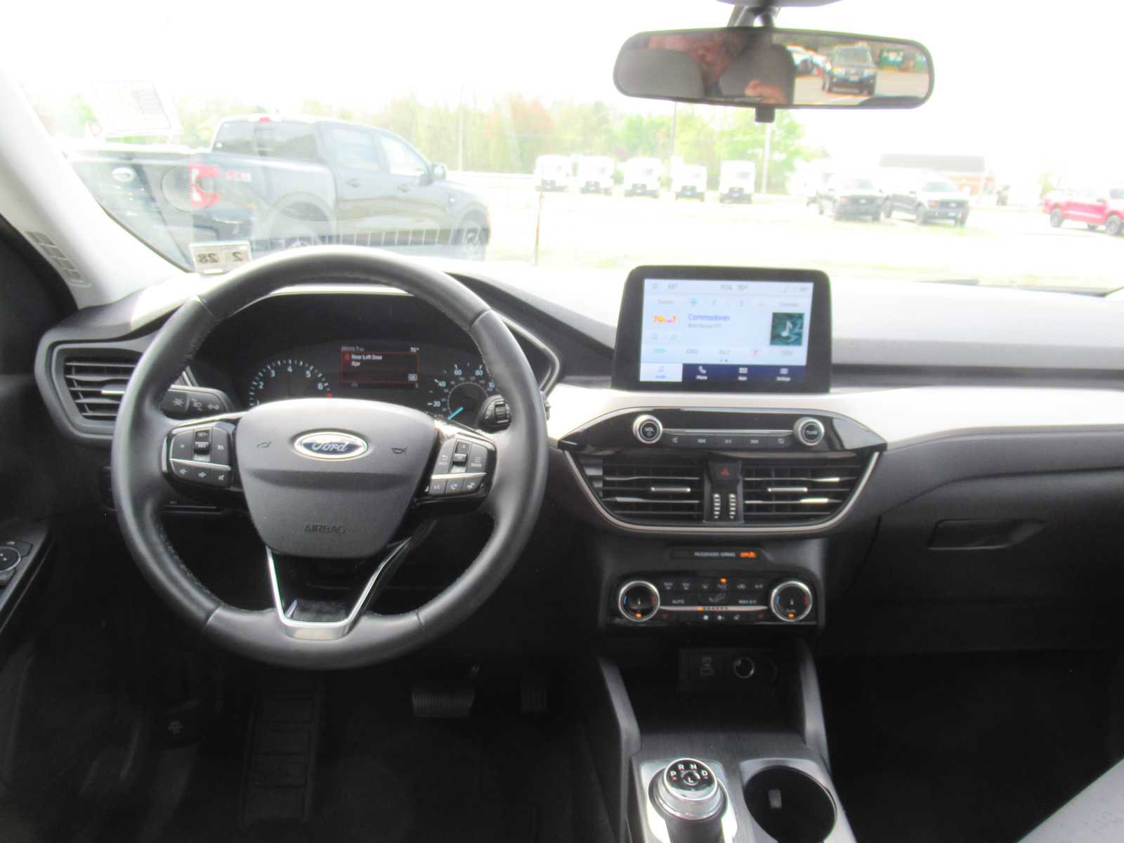 Used 2022 Ford Escape SE w/ SE Sport Appearance Package image 22