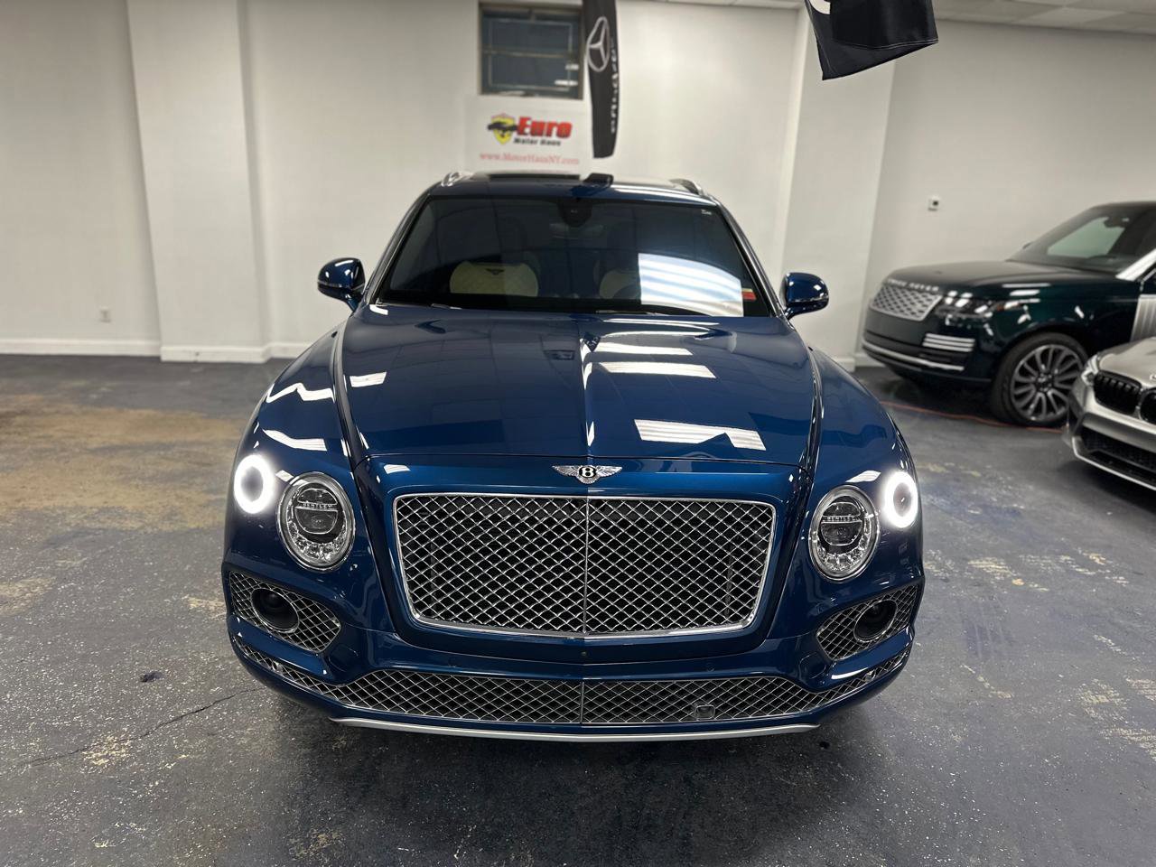 Used 2018 Bentley Bentayga AWD/4WD image 3