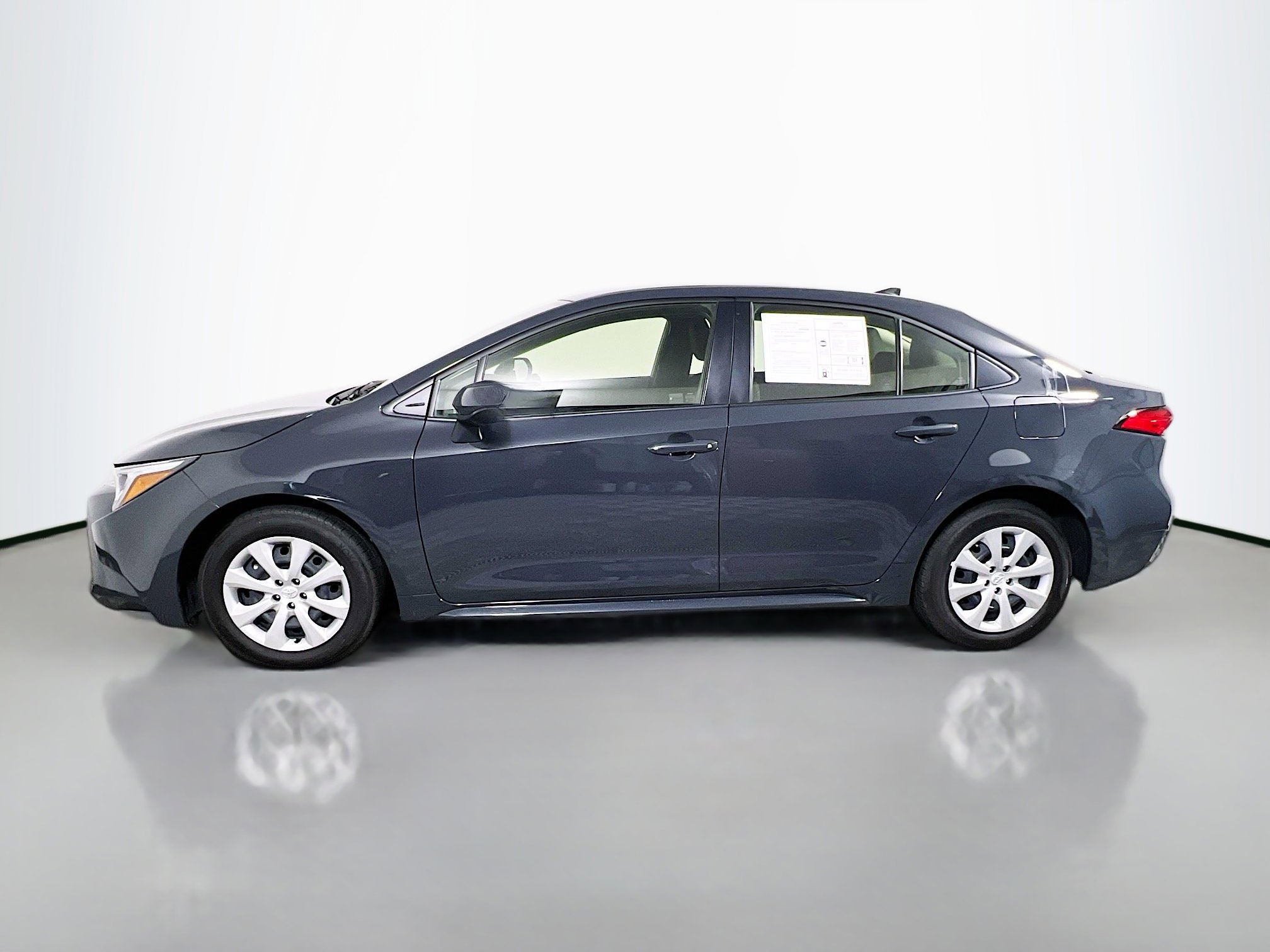 Used 2025 Toyota Corolla LE image 9