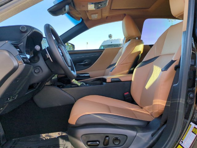 Used 2025 Lexus ES 300h w/ Premium Package FWD image 23