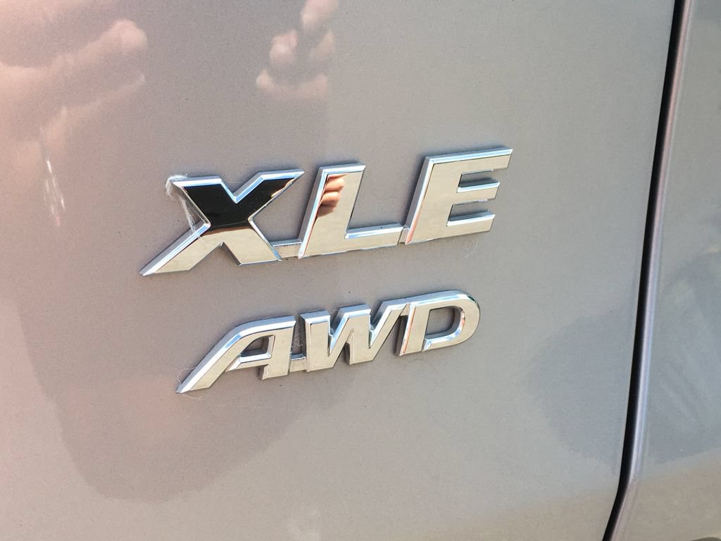 Used 2025 Toyota RAV4 XLE AWD/4WD image 6