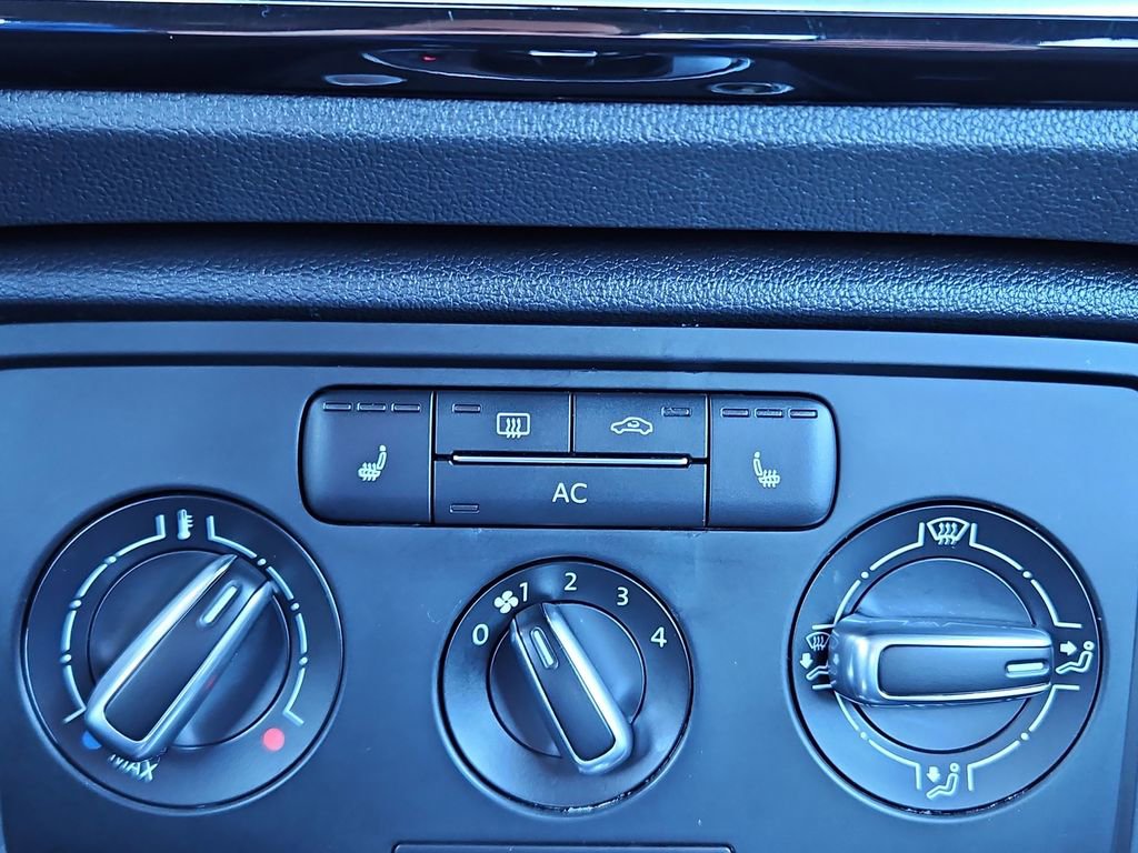 Used 2012 Volkswagen Beetle 2.5 image 17