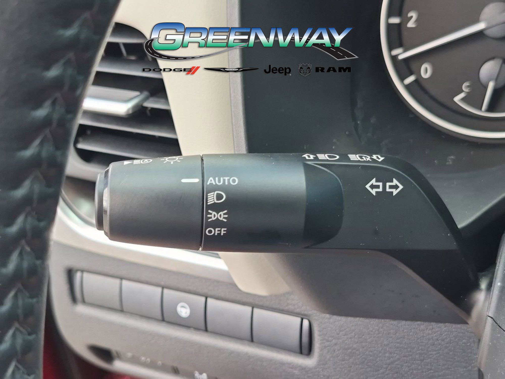 Used 2024 Nissan Rogue SV w/ SV Premium Package FWD image 19