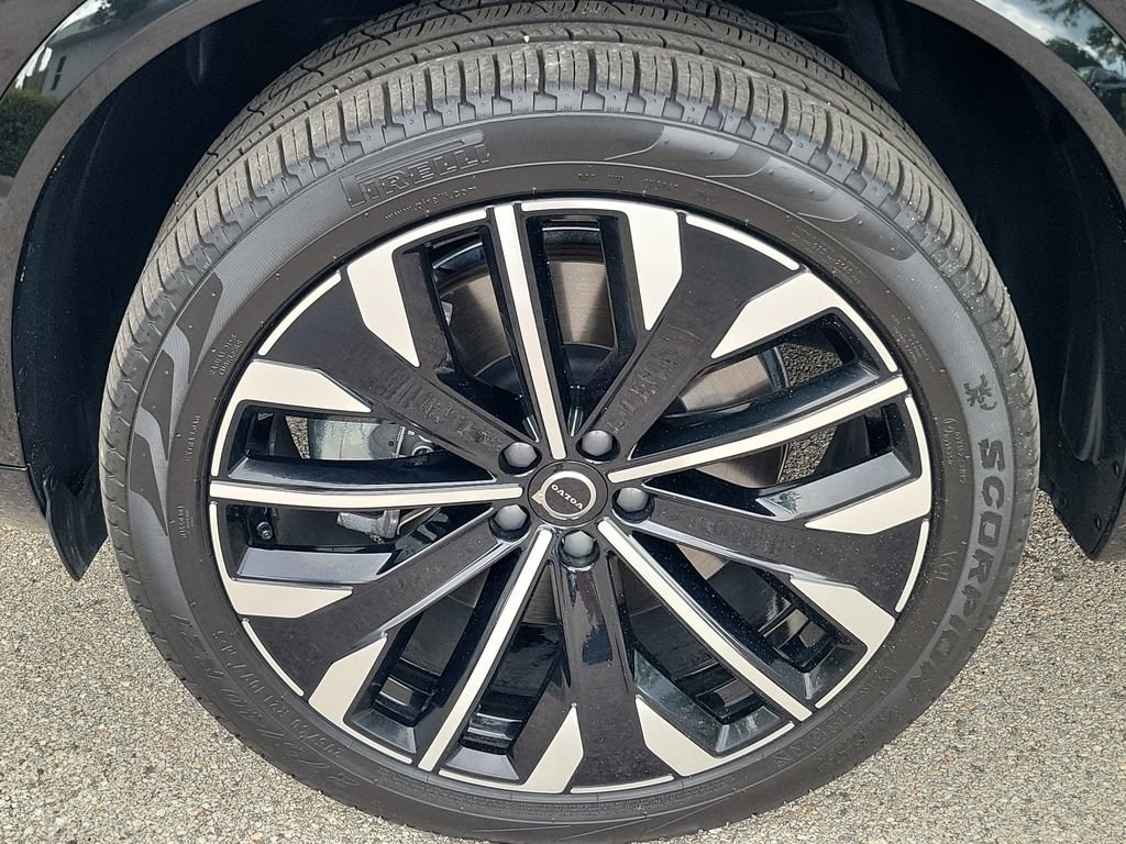 Used 2025 Volvo XC90 T8 Ultra w/ Protection Package Premier AWD/4WD image 7