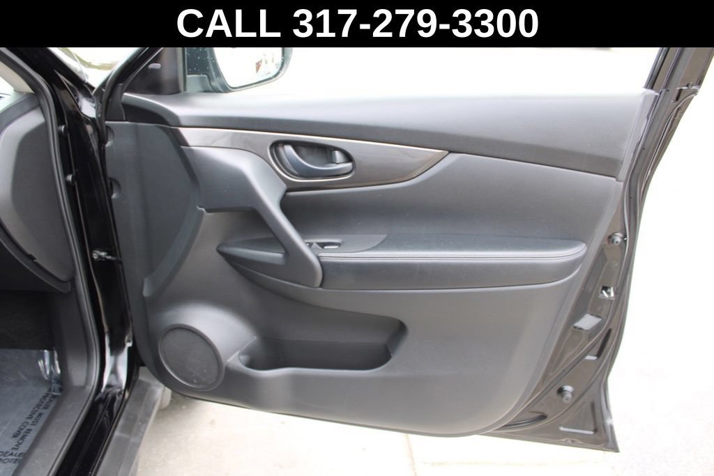 Used 2019 Nissan Rogue S AWD/4WD image 19
